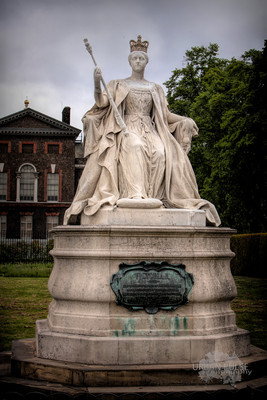 Victoria Statue London